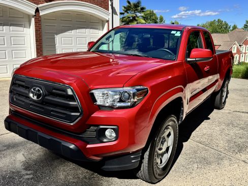 Used 2017 Toyota Tacoma SR5 RWD image 6
