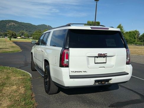 Used 2017 GMC Yukon XL SLT AWD/4WD image 20
