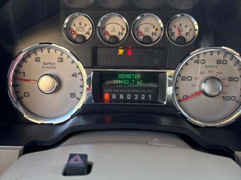 Used 2010 Ford F350 Lariat image 9