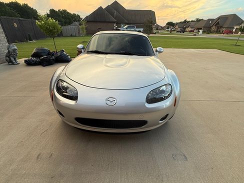 Used 2008 MAZDA MX-5 Miata Grand Touring RWD image 2