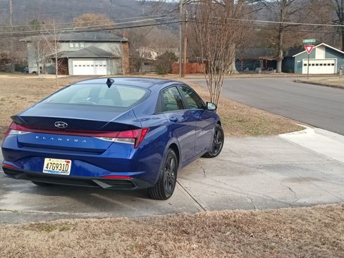 Used 2023 Hyundai Elantra SEL image 1