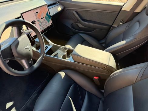 Used 2019 Tesla Model 3 Performance image 9