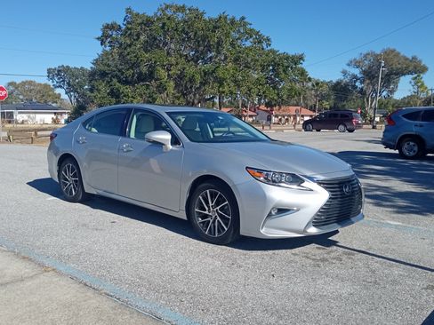 Used 2018 Lexus ES 350 w/ Luxury Package w/Wood Trim image 2