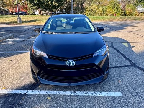 Used 2017 Toyota Corolla LE image 2