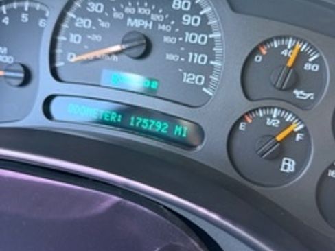 Used 2004 GMC Yukon XL 2500 SLT w/ Preferred Equipment Group AWD/4WD image 9