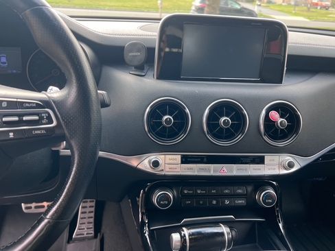 Used 2018 Kia Stinger GT image 17