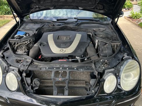 Used 2009 Mercedes-Benz E 350 4MATIC Sedan image 14