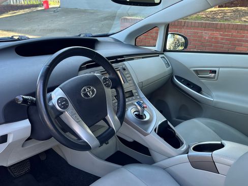 Used 2015 Toyota Prius Five image 6