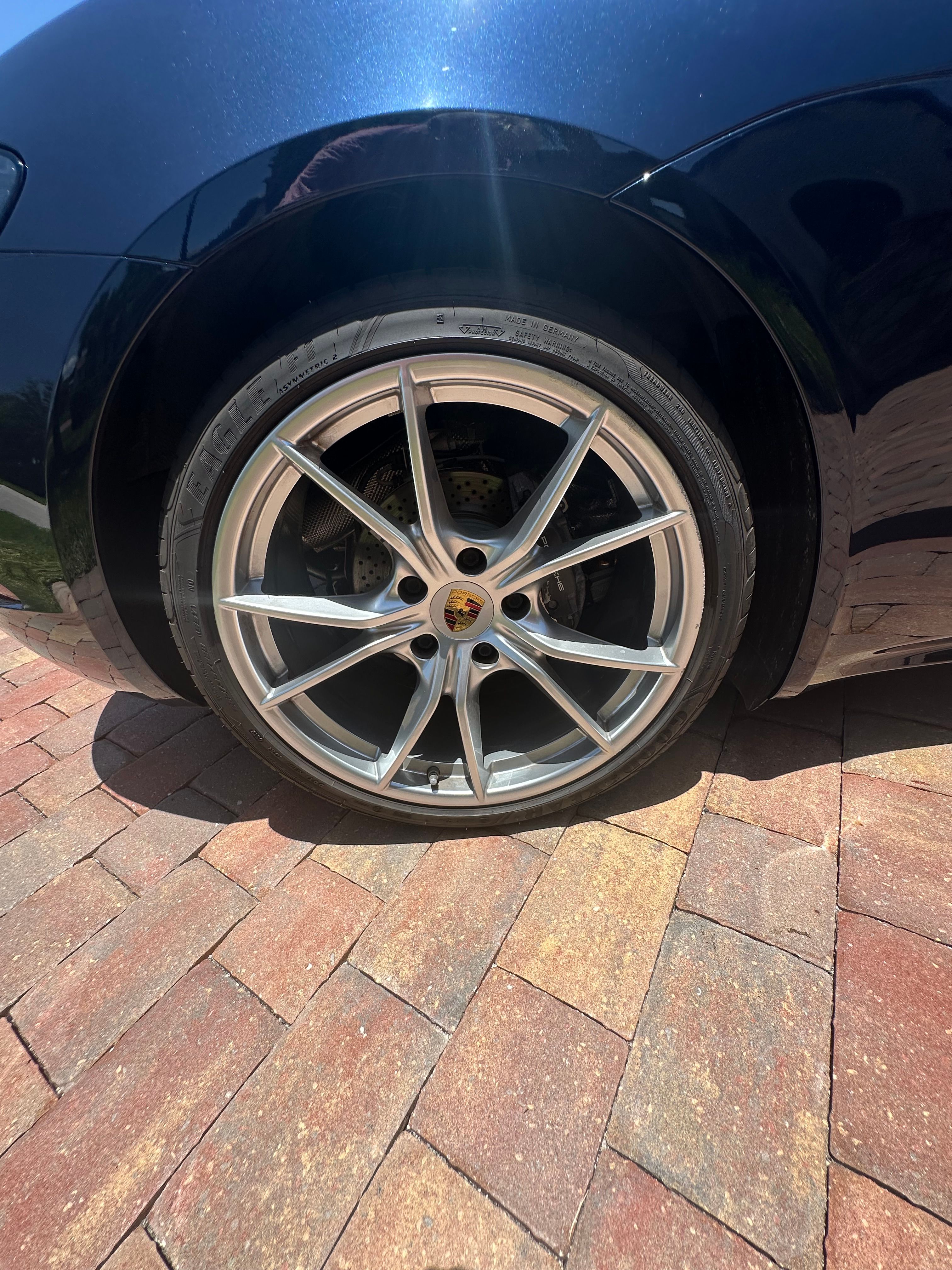 Used 2019 Porsche 718 Boxster RWD image 16