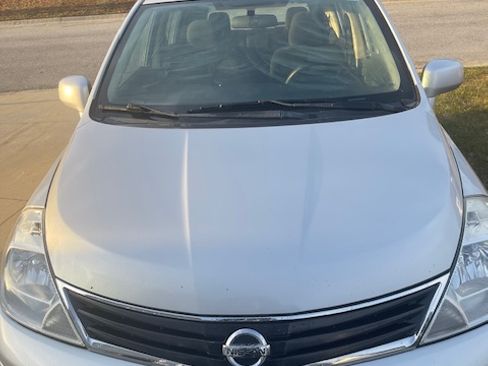 Used 2011 Nissan Versa 1.8 S image 6