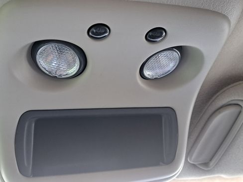 Used 2005 Chevrolet Avalanche Z71 w/ Preferred Equipment Group image 27