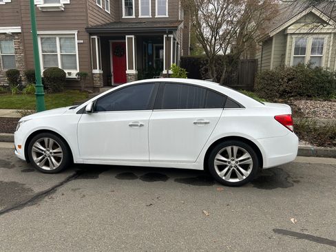 Used 2012 Chevrolet Cruze LTZ image 2