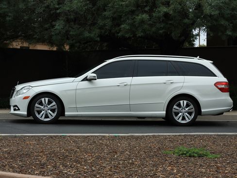 Used 2011 Mercedes-Benz E 350 4MATIC Wagon image 4