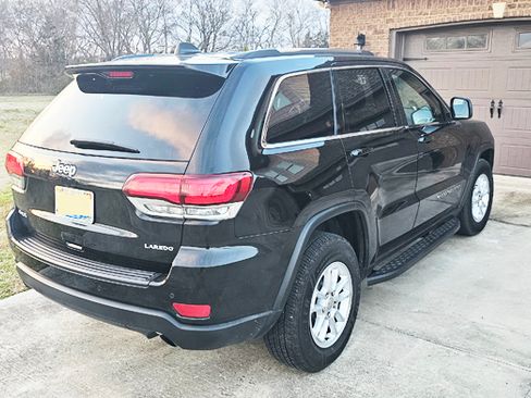 Used 2020 Jeep Grand Cherokee Laredo image 9