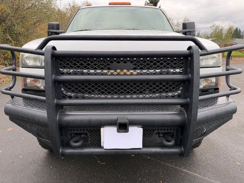 Used 2006 Chevrolet Silverado 3500 LT w/ Heavy-Duty Power Package image 2