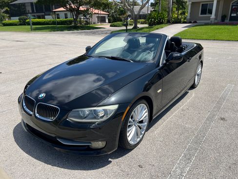 Used 2011 BMW 335i Convertible image 2
