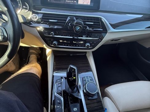 Used 2019 BMW 530i w/ Convenience Package image 14