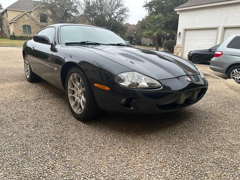 Used 2000 Jaguar XK8 Coupe RWD image 2