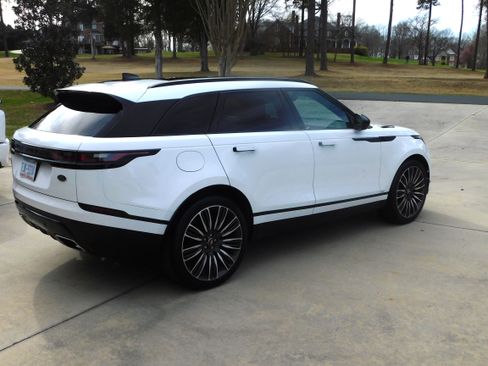 Used 2019 Land Rover Range Rover Velar R-Dynamic HSE image 2