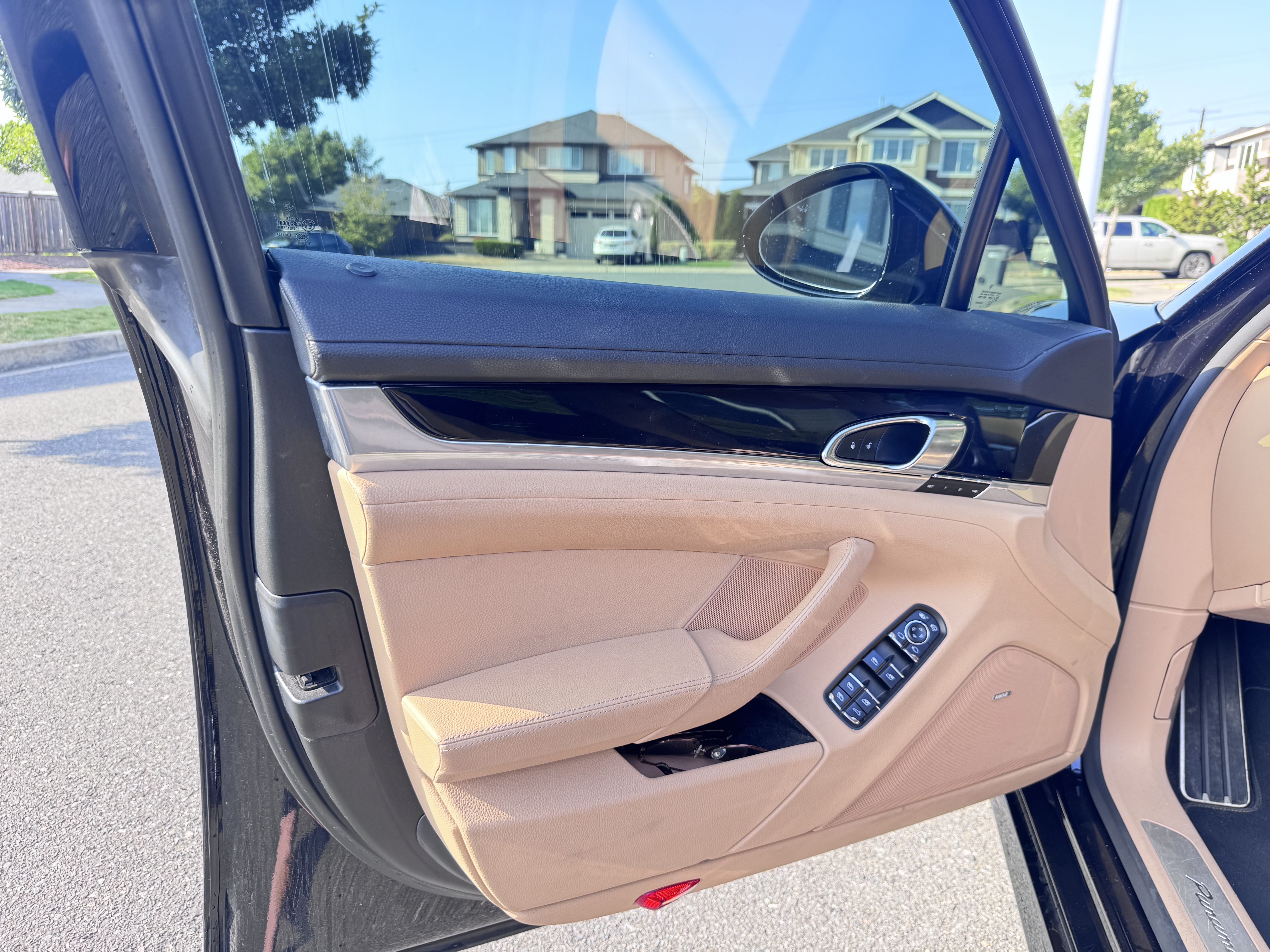 Used 2016 Porsche Panamera S RWD image 6