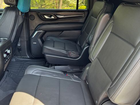 Used 2021 GMC Yukon XL Denali w/ Denali Premium Package AWD/4WD image 25