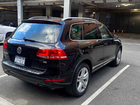 Used 2013 Volkswagen Touareg Executive AWD/4WD image 13
