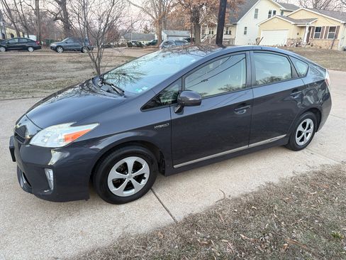 Used 2012 Toyota Prius Three image 2