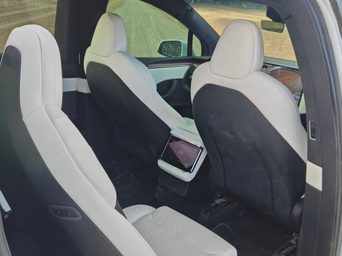 Used 2023 Tesla Model X image 5