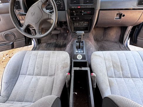 Used 1994 Nissan Pickup XE image 20
