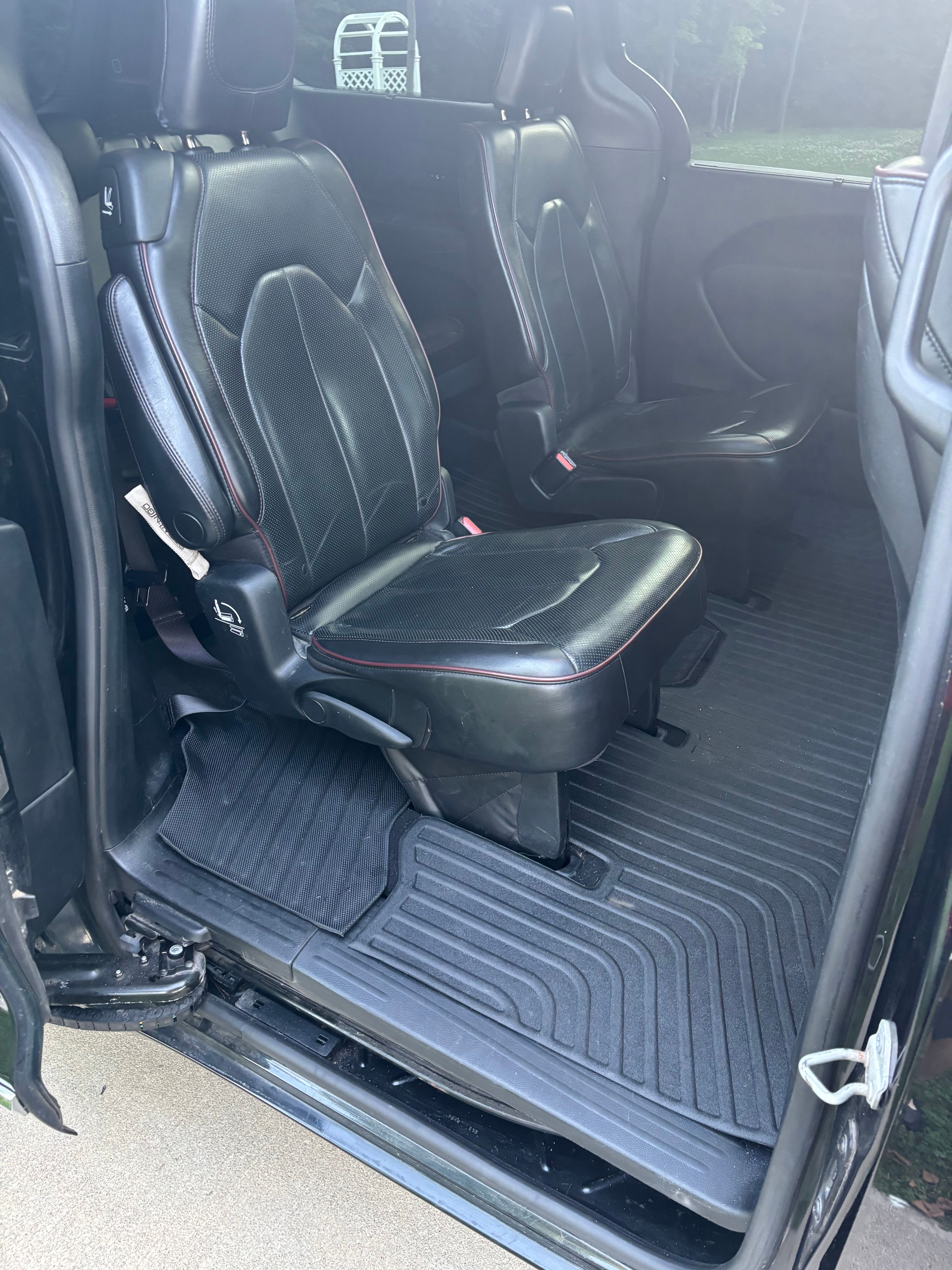 Used 2020 Chrysler Pacifica Limited FWD image 8