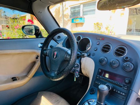 Used 2007 Pontiac Solstice Convertible w/ Premium Package image 10