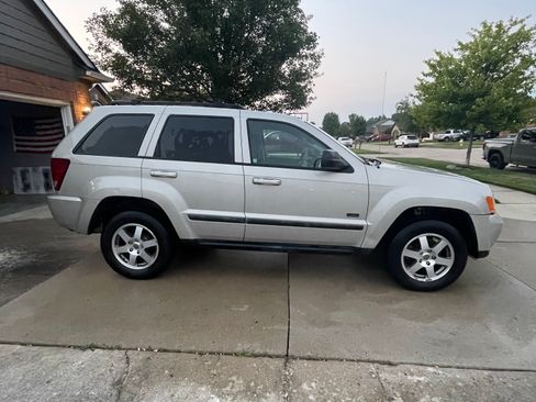Used 2008 Jeep Grand Cherokee Laredo AWD/4WD image 4