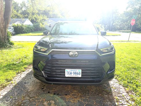 Used 2024 Toyota Grand Highlander AWD image 10
