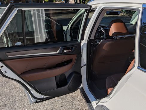 Used 2018 Subaru Outback 2.5i Touring image 21