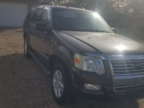 Used 2008 Ford Explorer XLT image 2