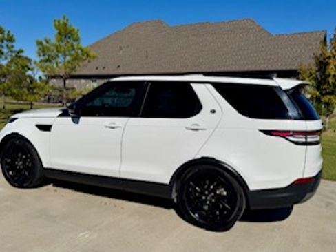 Used 2017 Land Rover Discovery SE image 5