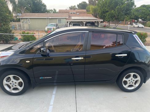 Used 2012 Nissan Leaf SL image 9