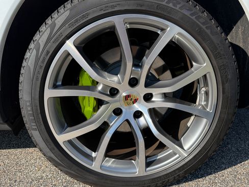 Used 2023 Porsche Cayenne Coupe AWD/4WD image 23