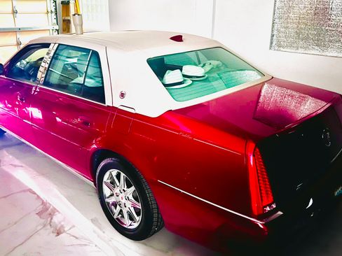 Used 2011 Cadillac DTS Luxury image 10