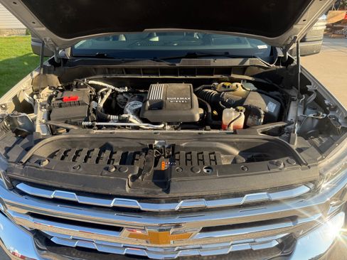 Used 2020 Chevrolet Silverado 1500 LTZ w/ LTZ Premium Package AWD/4WD image 10