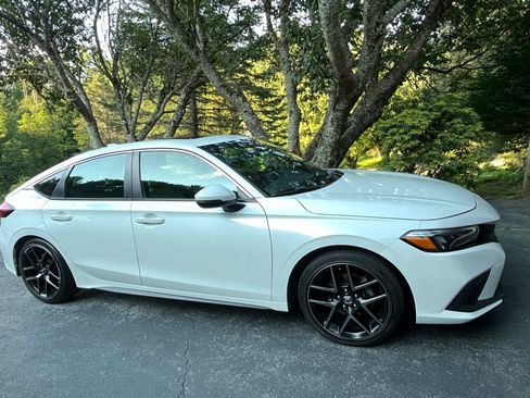 Used 2022 Honda Civic Sport Touring image 1