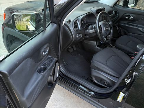 Used 2016 Jeep Renegade Latitude AWD/4WD image 6