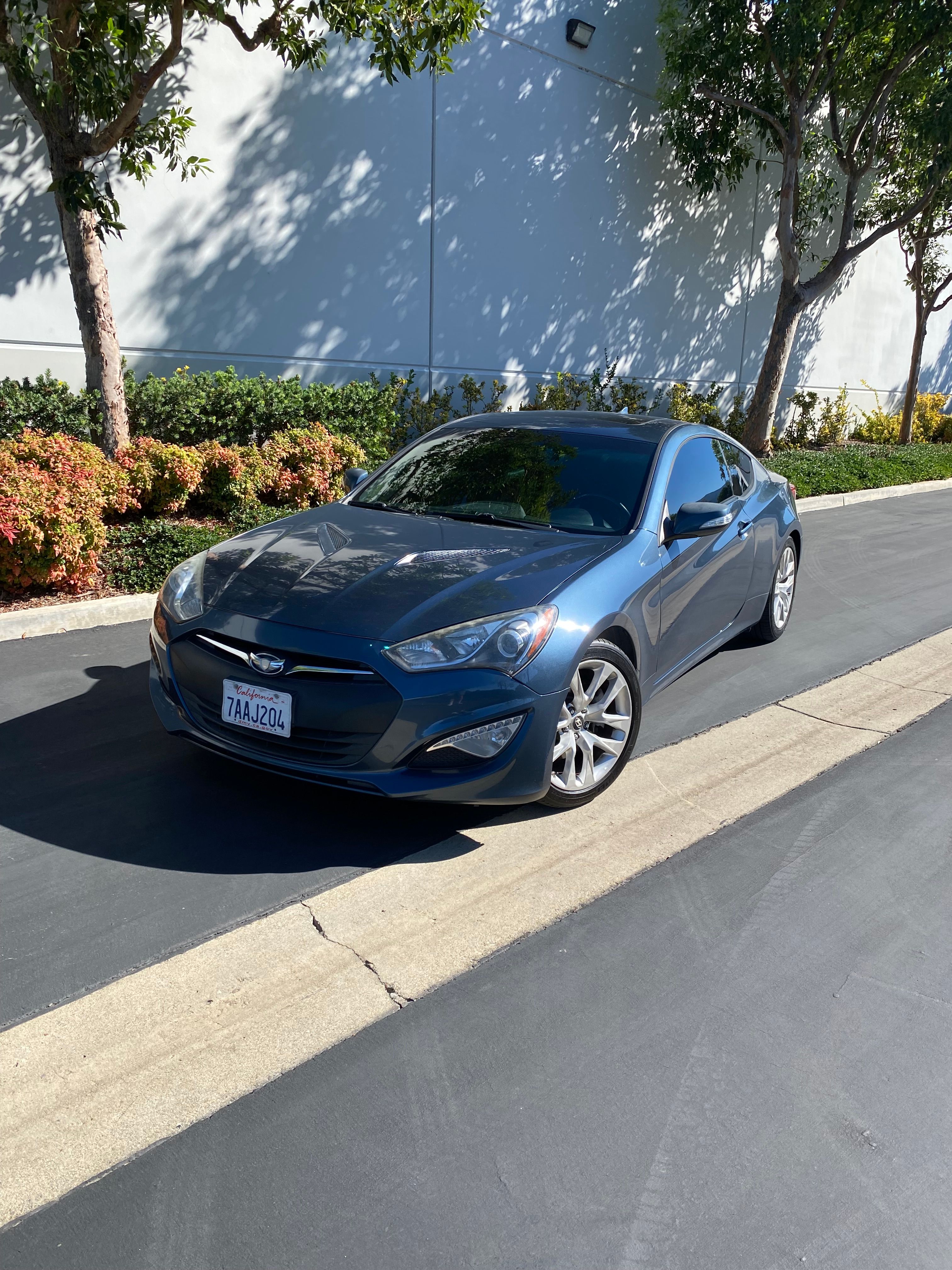 Used 2013 Hyundai Genesis 3.8 RWD image 4