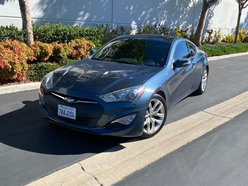 Used 2013 Hyundai Genesis 3.8 image 4