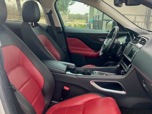 Used 2017 Jaguar F-PACE R-Sport image 15