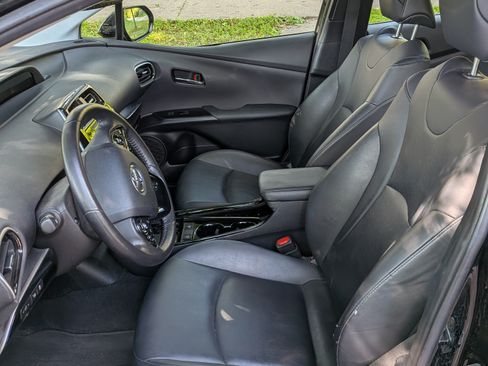 Used 2019 Toyota Prius XLE AWD/4WD image 5