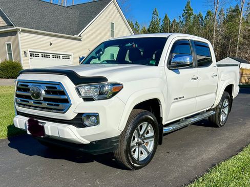 Used 2018 Toyota Tacoma Limited image 9