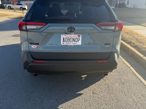 Used 2021 Toyota RAV4 XLE image 6