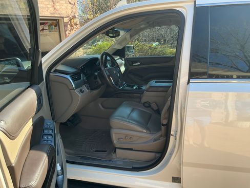 Used 2015 Chevrolet Suburban LT w/ Luxury Package image 32