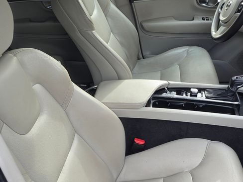 Used 2018 Volvo XC90 T5 Momentum image 6